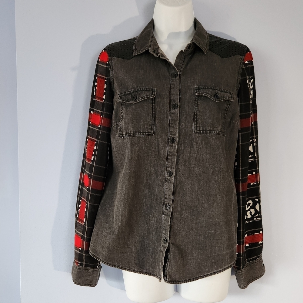 Point Zero button down top